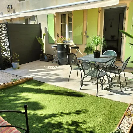 Maison Dans Une Residence De Vacances Gallargues-le-Montueux Buitenkant foto