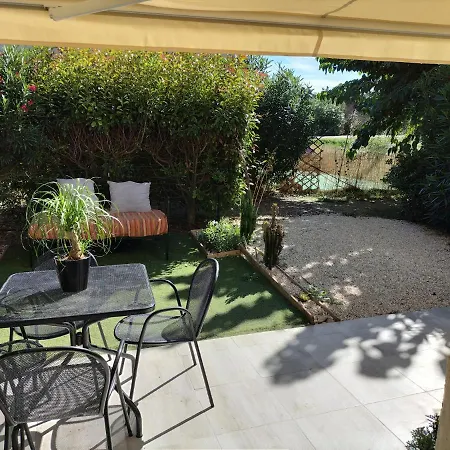 Maison Dans Une Residence De Vacances Gallargues-le-Montueux Buitenkant foto