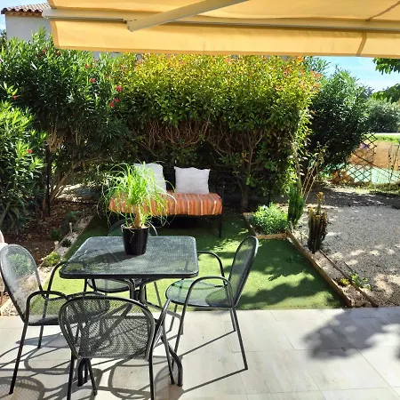 Maison Dans Une Residence De Vacances Gallargues-le-Montueux Buitenkant foto